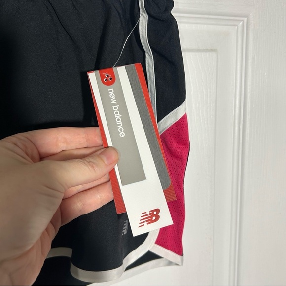 New Balance Women's Momentum Running Shorts Medium Black Hot Neon Pink White NWT - Picture 3 of 12